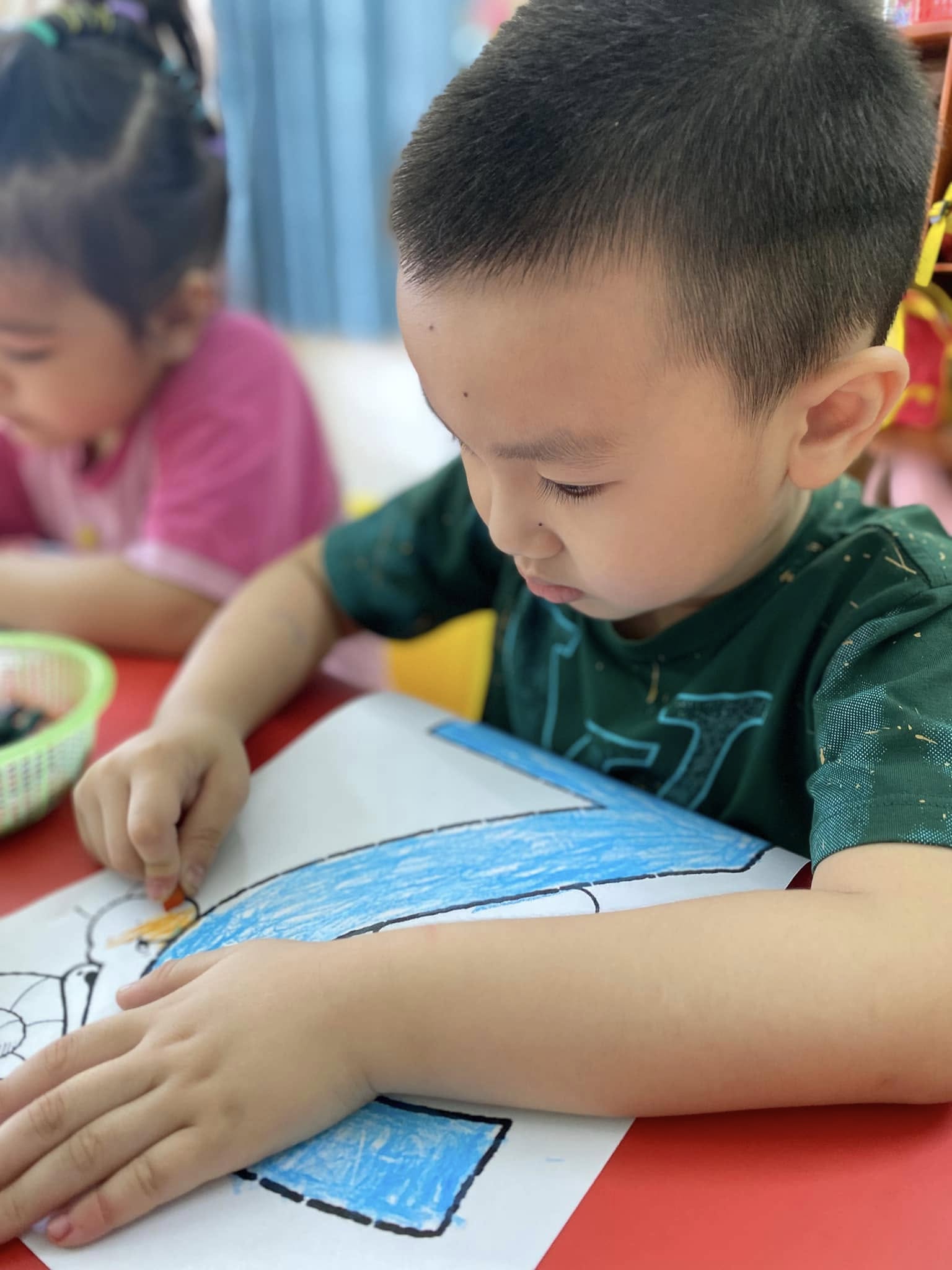 Cùng các bé học vẽ và tô màu 